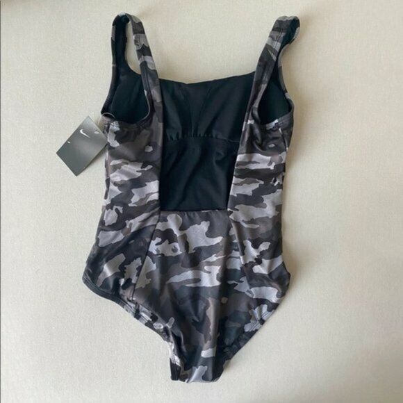 Nike NESSA326 001 Women's Sz XS Black/Gray Camo U-Back One-Piece Swimsuit $96 - Picture 4 of 5